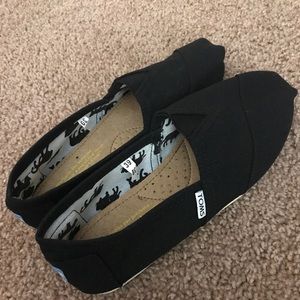 Black TOMS.